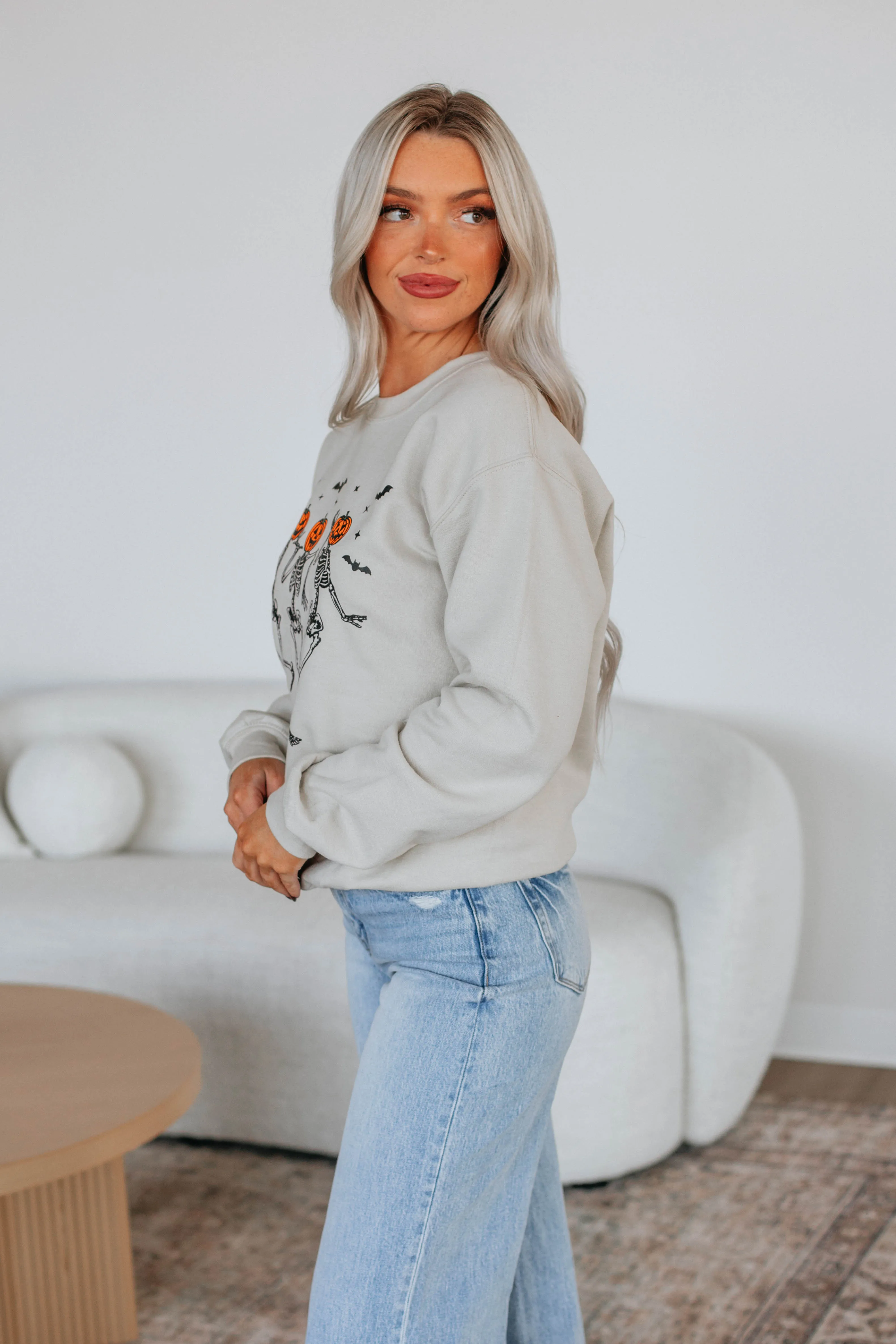 Dancing In The Moonlight Graphic Crewneck - Natural