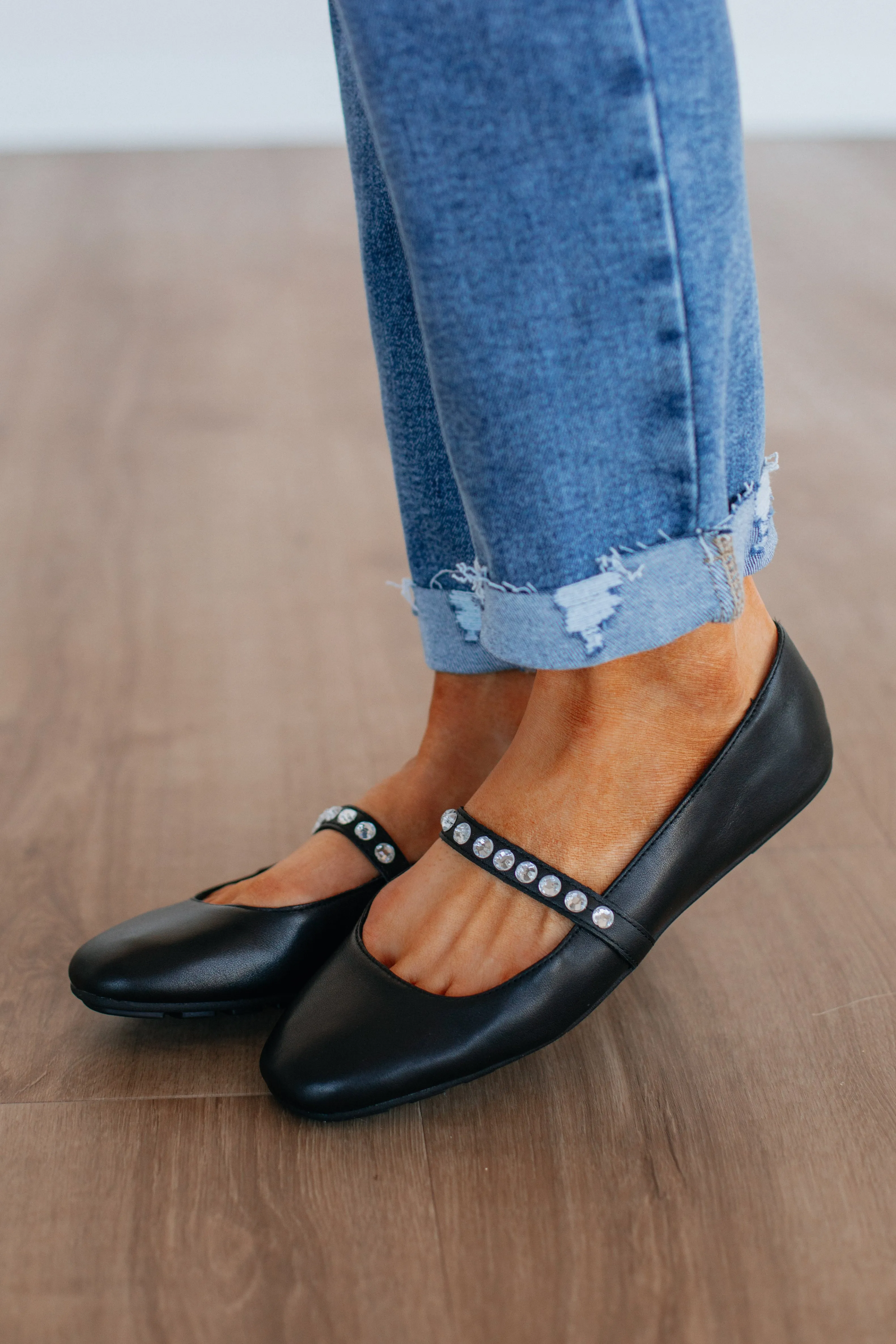 Setting Things Straight Ballet Flats - Black