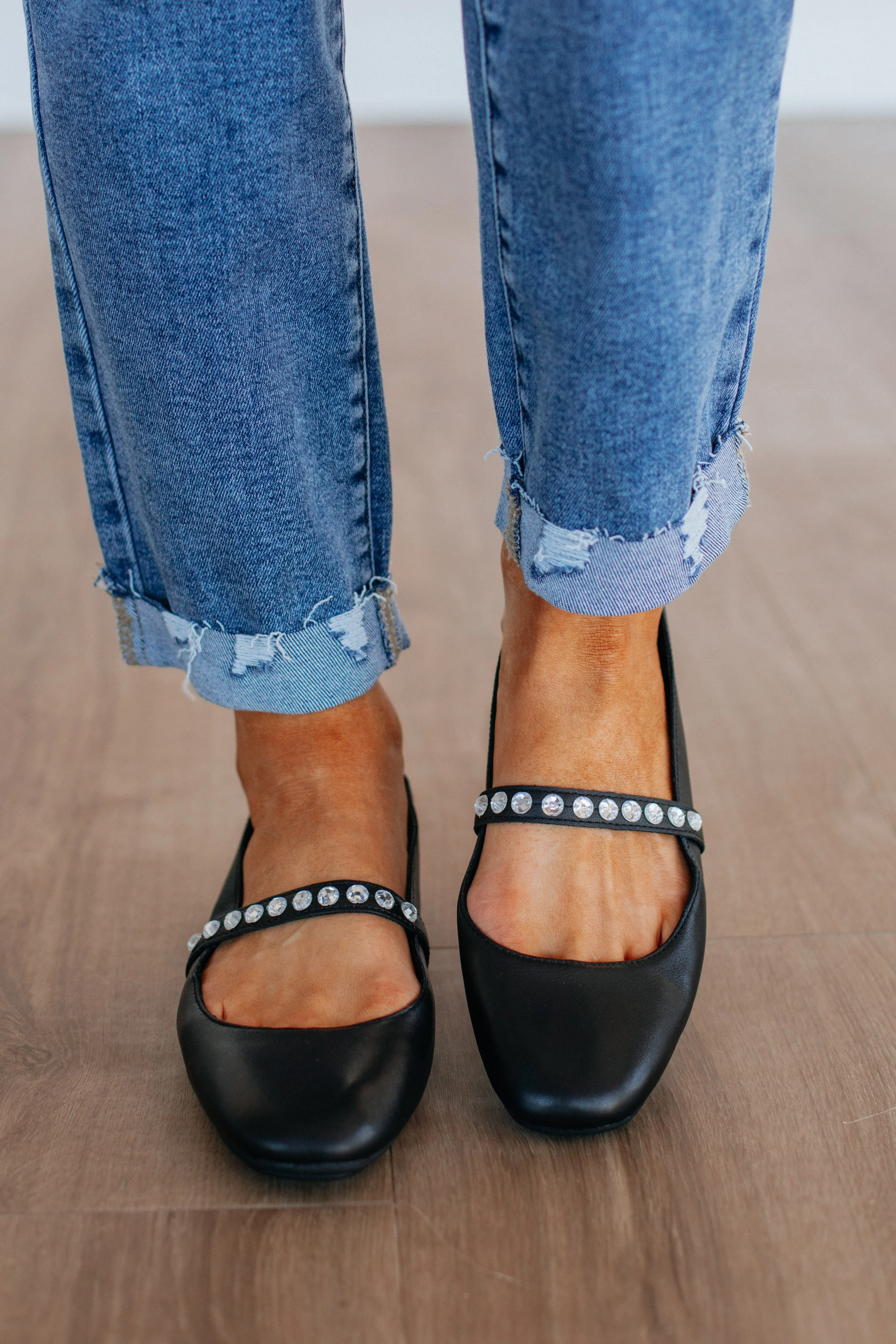 Setting Things Straight Ballet Flats - Black